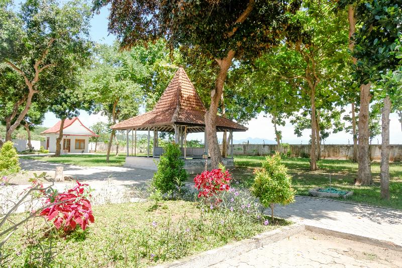 ホテル Spot On 2668 Pakis Residence