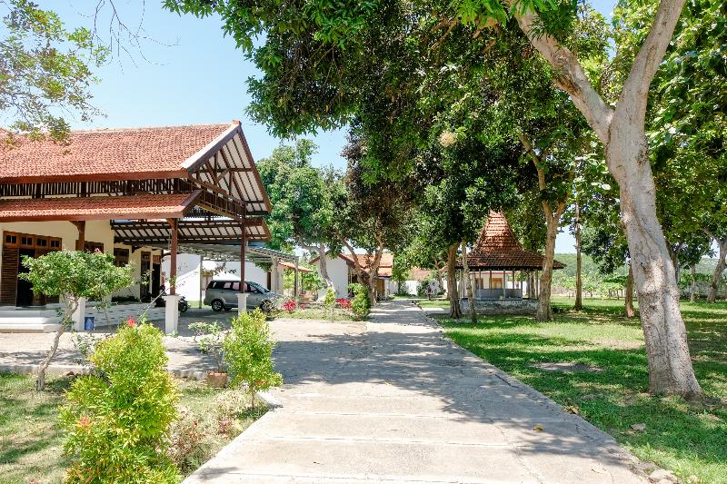 ホテル Spot On 2668 Pakis Residence