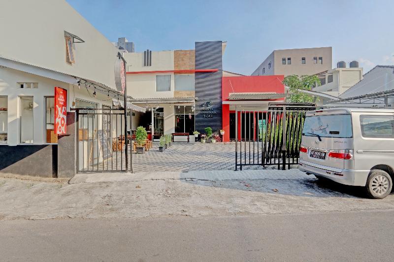 בית מלון כפרי Capital O 90410 Griya Amanah Jajar Syariah