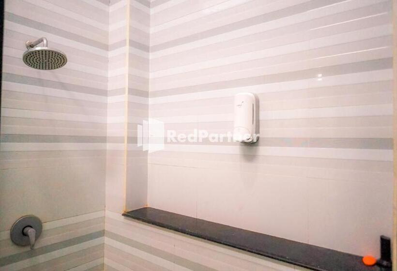 هتل Reddoorz At Daffi Araya