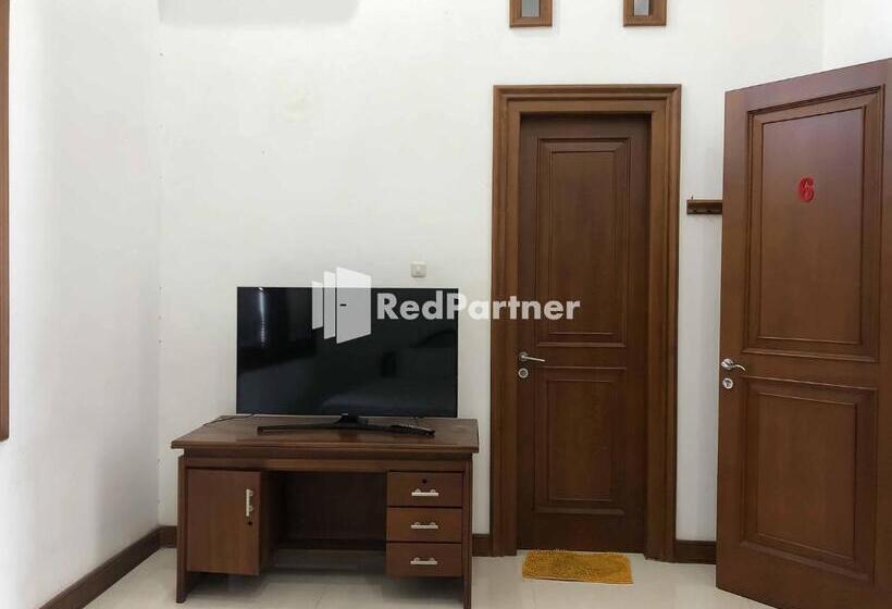 هتل Reddoorz At Daffi Araya