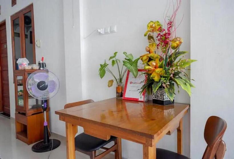 Отель Reddoorz Near Stasiun Purwosari