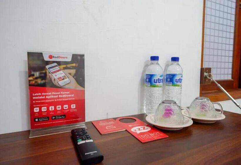 ホテル Reddoorz Near Stasiun Purwosari