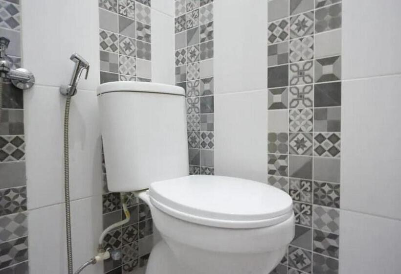 Отель Reddoorz Near Stasiun Purwosari