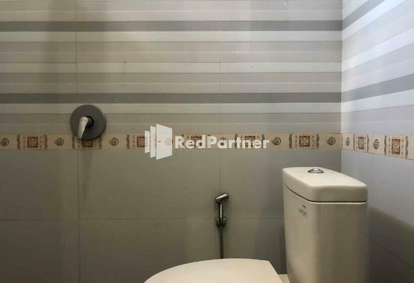 Отель Reddoorz At Daffi Araya