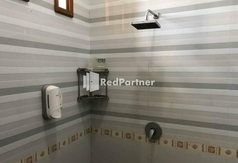 Отель Reddoorz At Daffi Araya