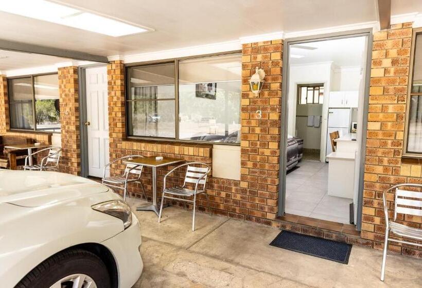 مُتل Benaraby Hilltop Motorinn