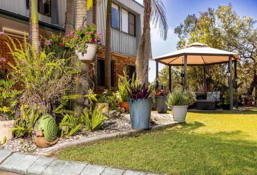 مُتل Benaraby Hilltop Motorinn