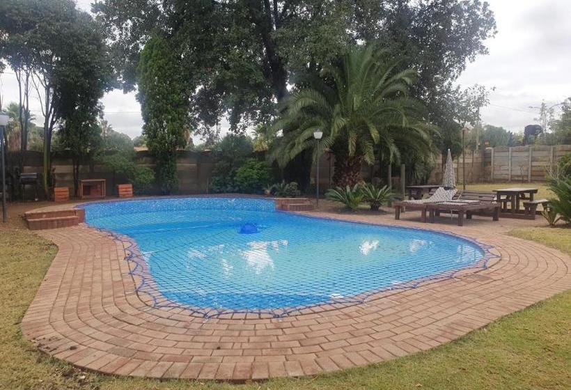 פנסיון Sm Africa Guest House