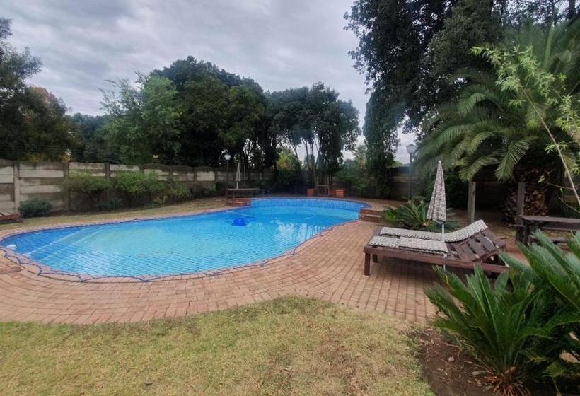 פנסיון Sm Africa Guest House