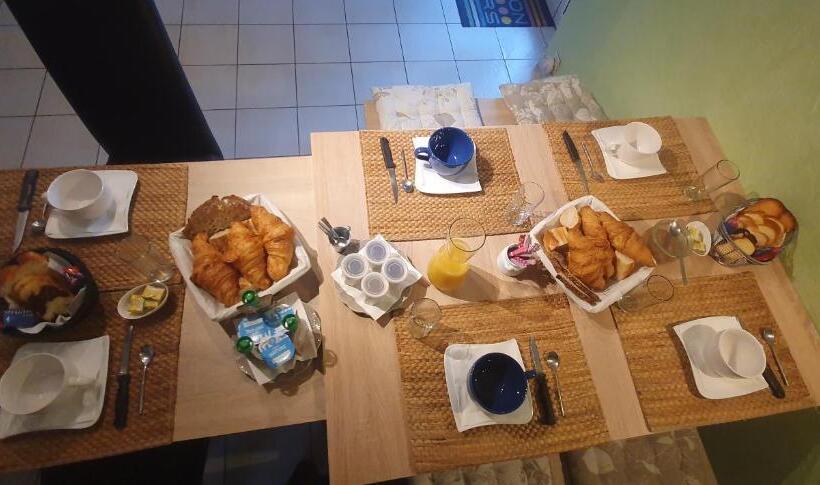 مبيت وإفطار Chambres D Hotes Avec Piscine Aux Agapanthes De Cromel   Mont Saint Michel