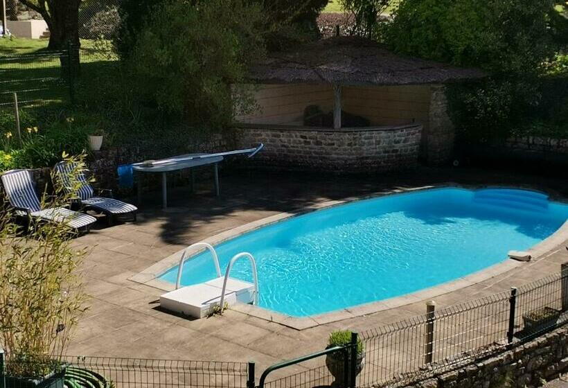 مبيت وإفطار Chambres D Hotes Avec Piscine Aux Agapanthes De Cromel   Mont Saint Michel
