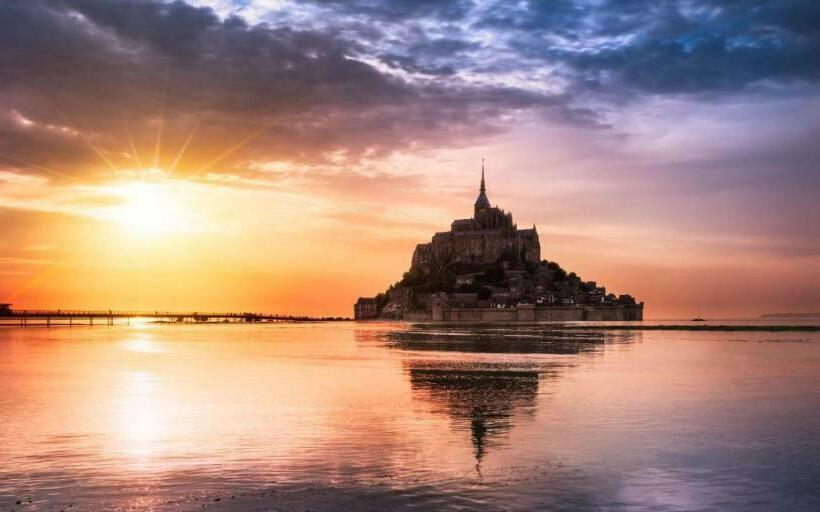 ベッドアンドブレックファースト Chambres D Hotes Avec Piscine Aux Agapanthes De Cromel   Mont Saint Michel