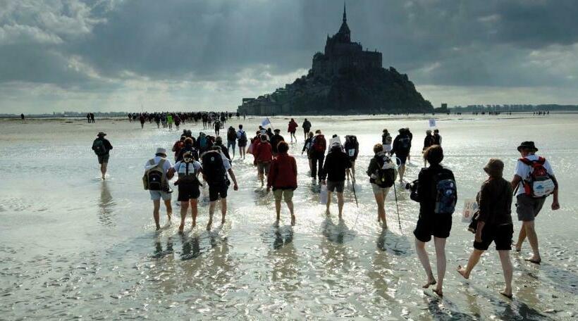 مبيت وإفطار Chambres D Hotes Avec Piscine Aux Agapanthes De Cromel   Mont Saint Michel
