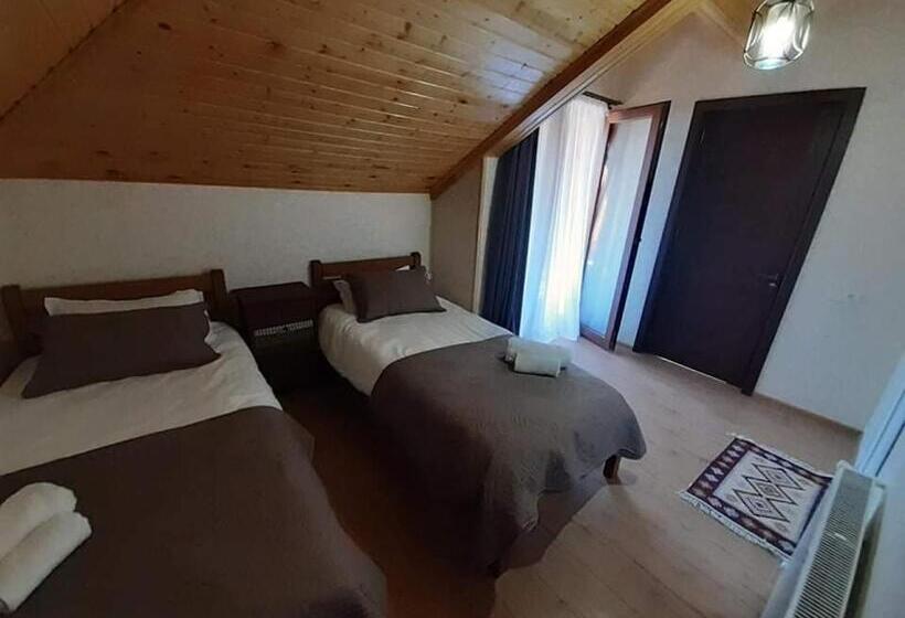 تختخواب و صبحانه Davit Batoni Guest House