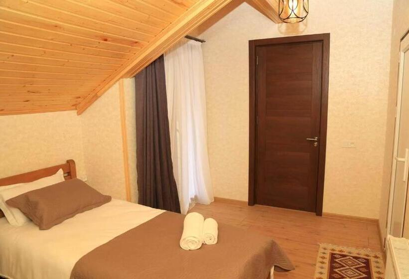 تختخواب و صبحانه Davit Batoni Guest House