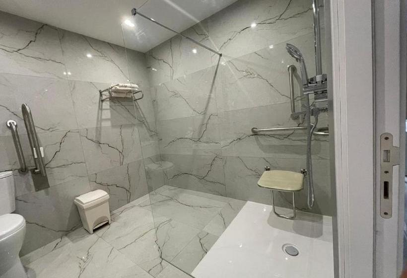 تختخواب و صبحانه La Reggia Seaview Guesthouse