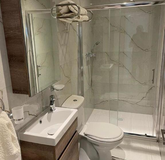 تختخواب و صبحانه La Reggia Seaview Guesthouse