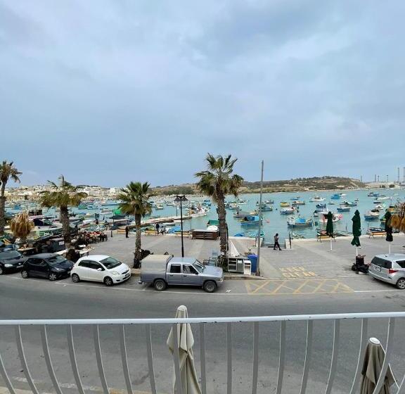 تختخواب و صبحانه La Reggia Seaview Guesthouse