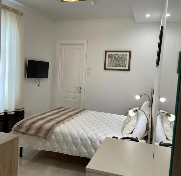 تختخواب و صبحانه La Reggia Seaview Guesthouse