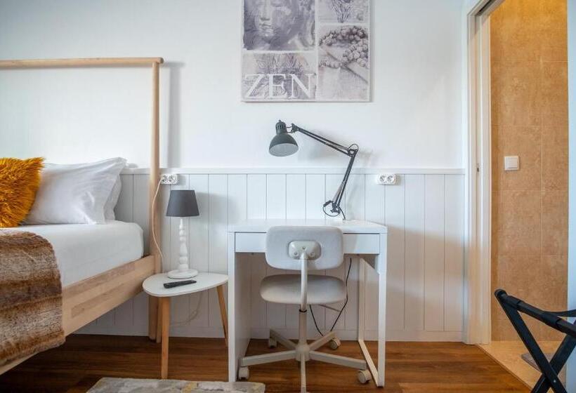 ベッドアンドブレックファースト Naval Guest House & Bistro