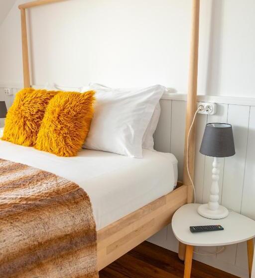 ベッドアンドブレックファースト Naval Guest House & Bistro