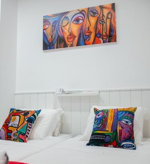 ベッドアンドブレックファースト Naval Guest House & Bistro