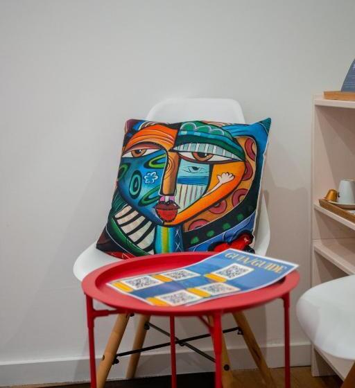 ベッドアンドブレックファースト Naval Guest House & Bistro