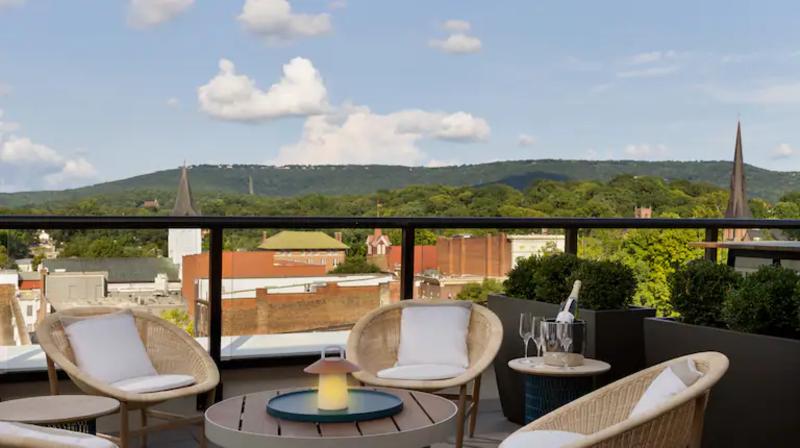 Отель 106 Jefferson Huntsville, Curio Collection By Hilton