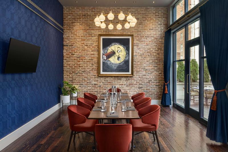 Отель 106 Jefferson Huntsville, Curio Collection By Hilton