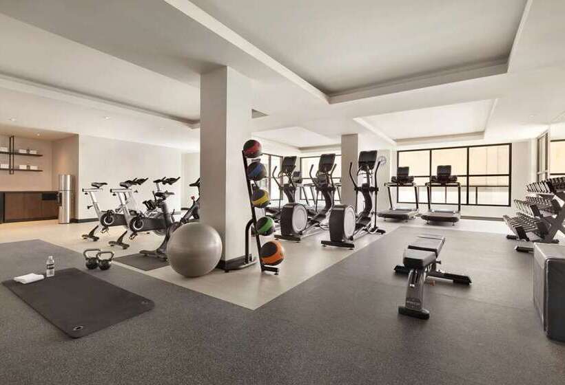 Отель 106 Jefferson Huntsville, Curio Collection By Hilton