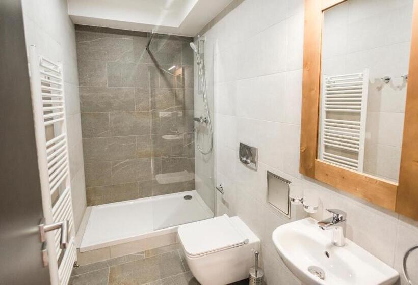 בית מלון כפרי Arietes Marmont Resort