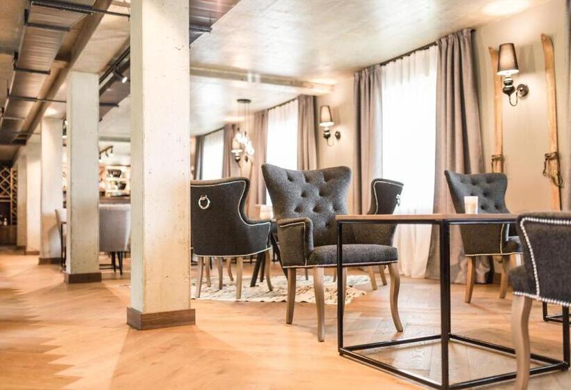 Отель Arietes Marmont Resort