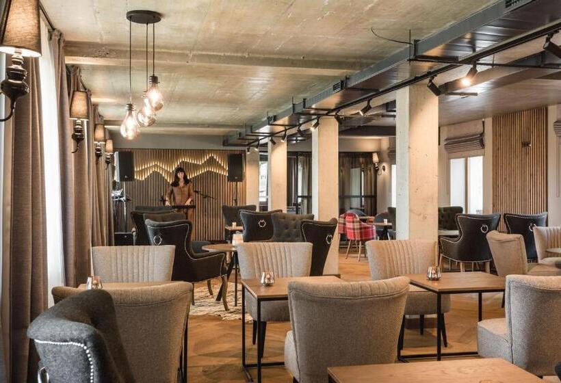 בית מלון כפרי Arietes Marmont Resort