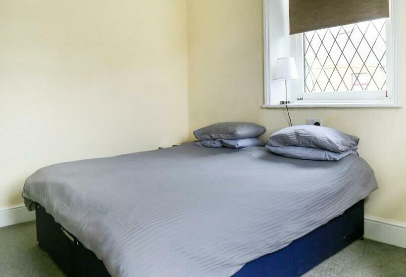 OYO Castle Hotel, Accrington