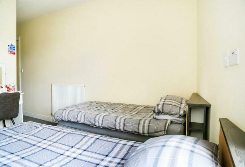 OYO Castle Hotel, Accrington