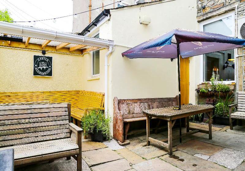 OYO Castle Hotel, Accrington