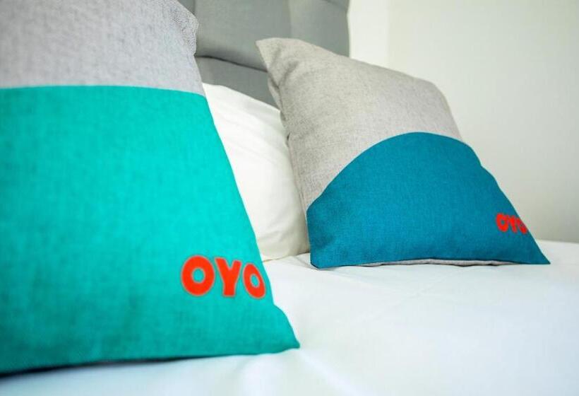 OYO Castle Hotel, Accrington