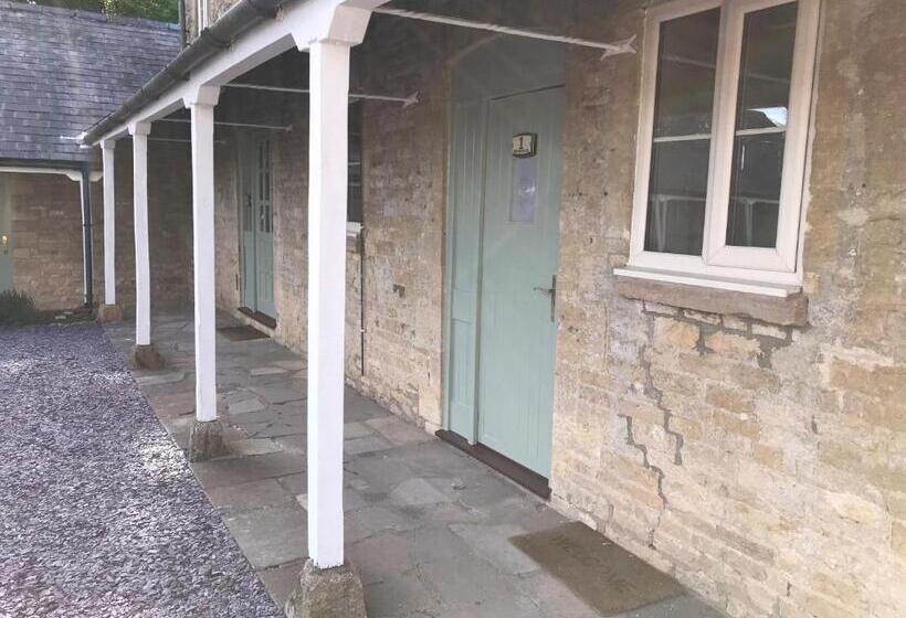 فندق Cotswold Merrymouth Inn