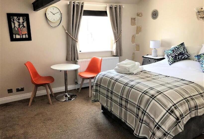 فندق Cotswold Merrymouth Inn