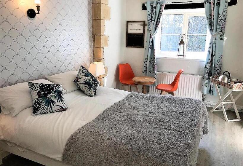 فندق Cotswold Merrymouth Inn