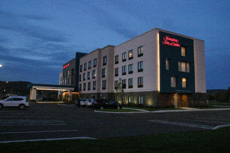 בית מלון כפרי Hampton Inn & Suites Olean