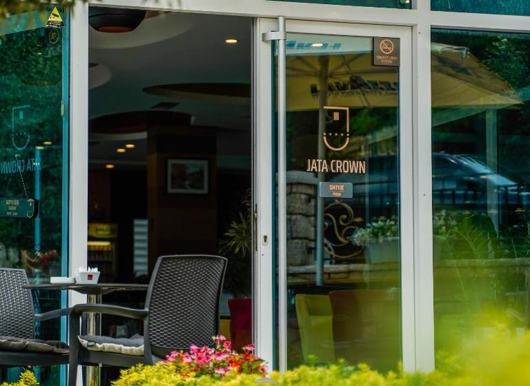 فندق Jata Crown