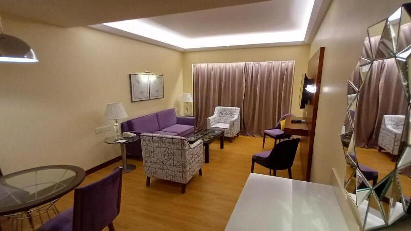 בית מלון כפרי Manjeera Sarovar Premiere