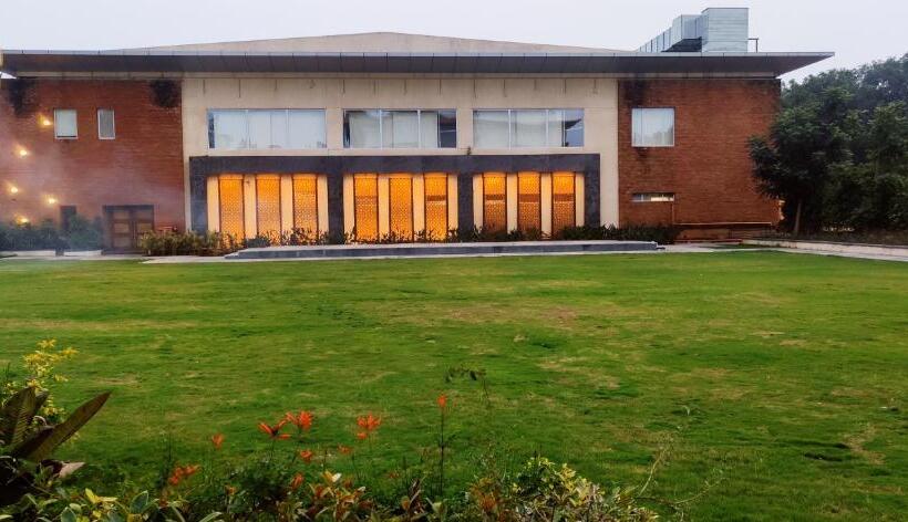 호텔 Manjeera Sarovar Premiere