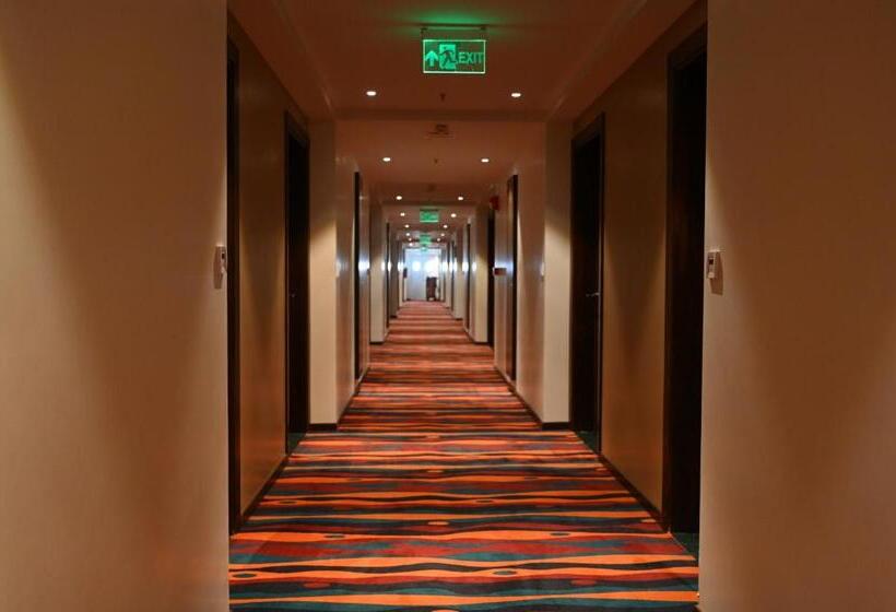 בית מלון כפרי Manjeera Sarovar Premiere