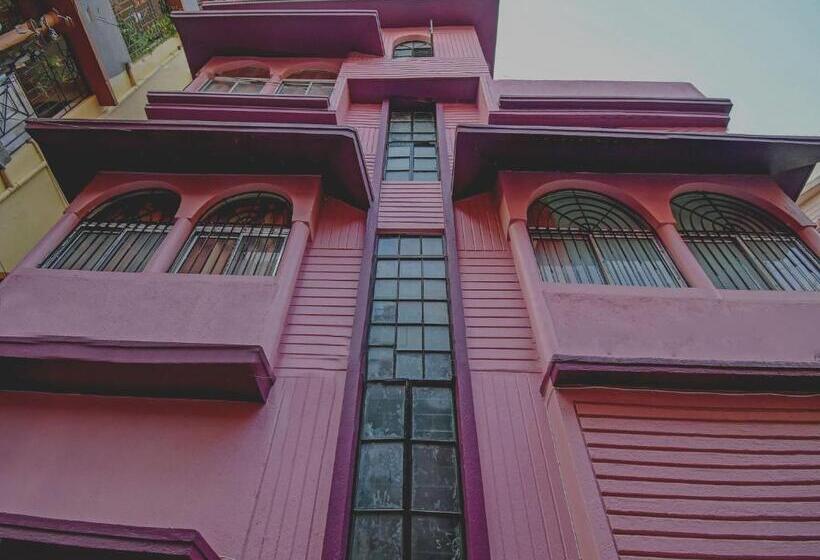 فندق Oyo 80299 The Bougain Villa