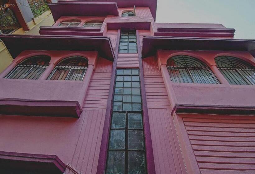 فندق Oyo 80299 The Bougain Villa