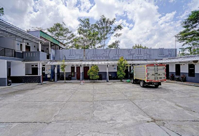 酒店 Oyo 90405 Penginapan Sasti Kuningan