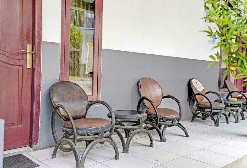 酒店 Oyo 90405 Penginapan Sasti Kuningan